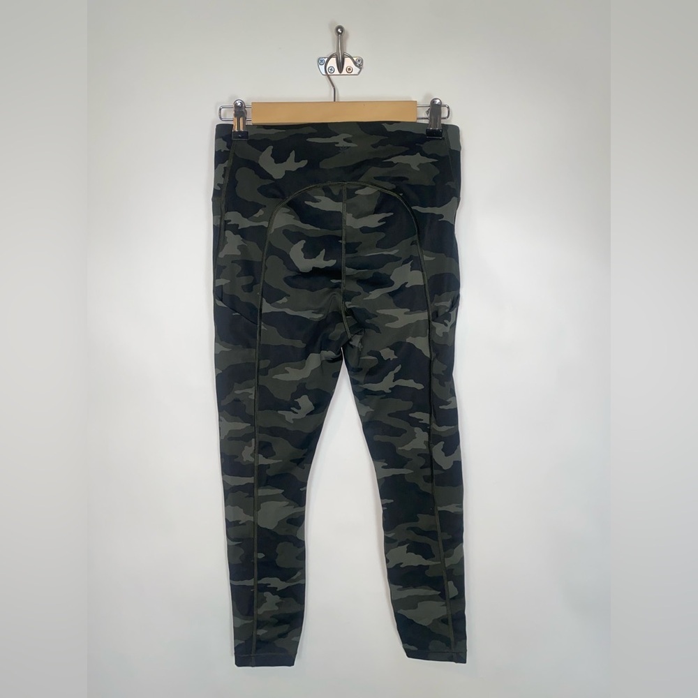 Athleta Ultimate Stash Pocket Camo 7/8 Size Small‎ - Picture 7 of 15